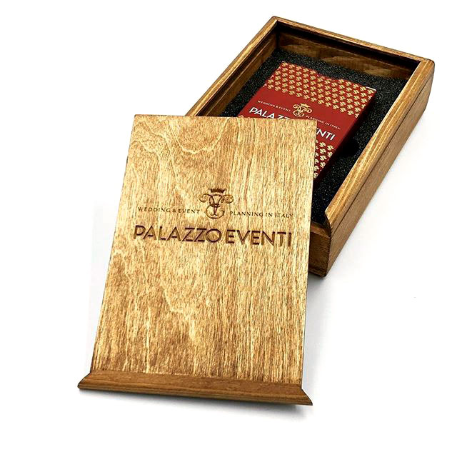 картинка Деревянная коробка для сувениров и карт (тонированная) от магазина ПРОКАРД